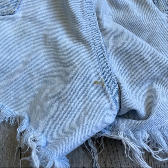 VINTAGE Distressed Light Wash Jean Shorts - Picture 5 of 6